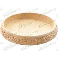 Резная тарелка из кедра – украшение для праздничного стола